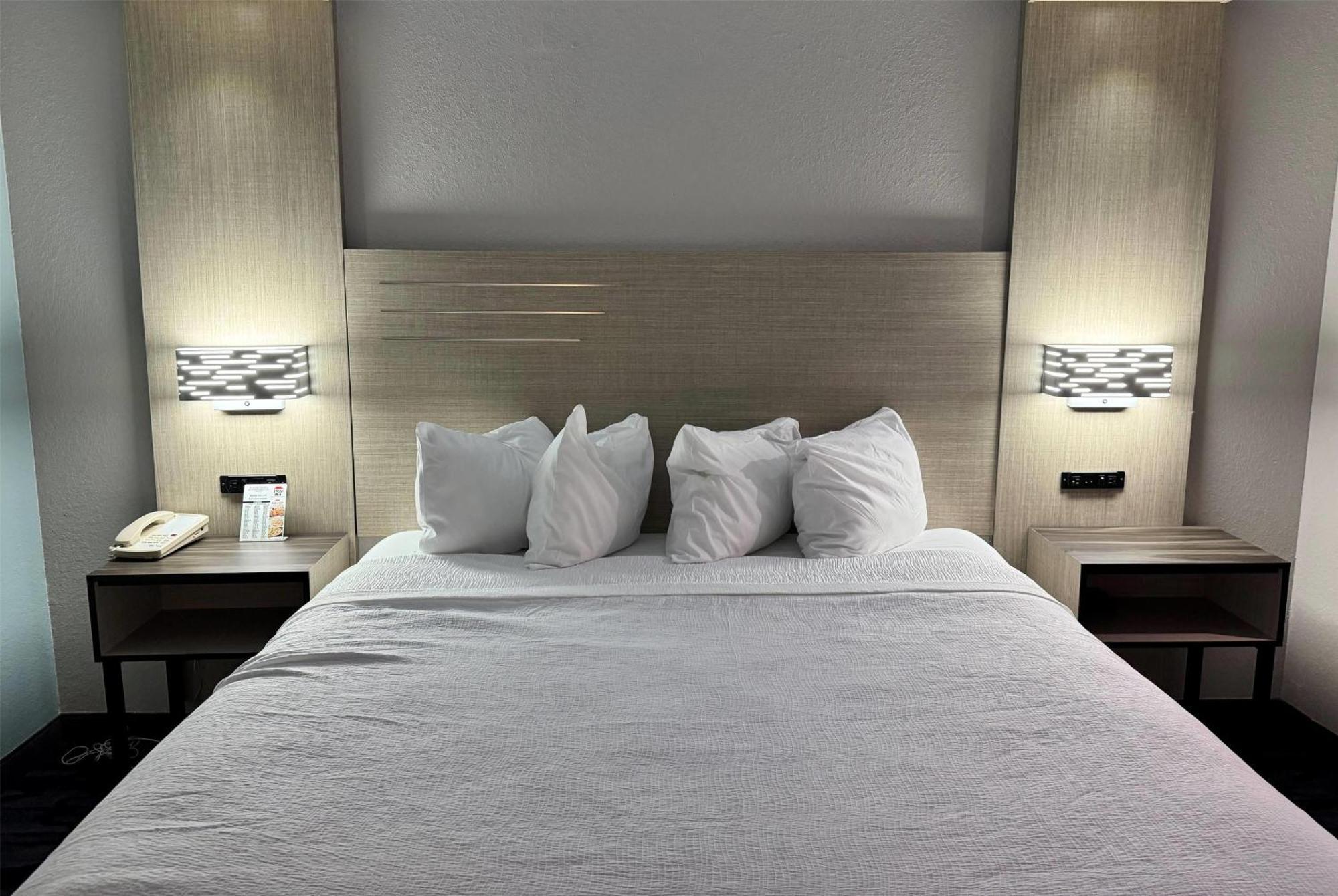 Baymont By Wyndham Texas City Exteriör bild